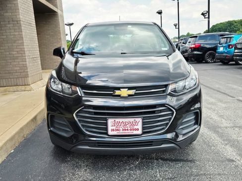 Used 2020 Chevrolet Trax LS FWD image 2