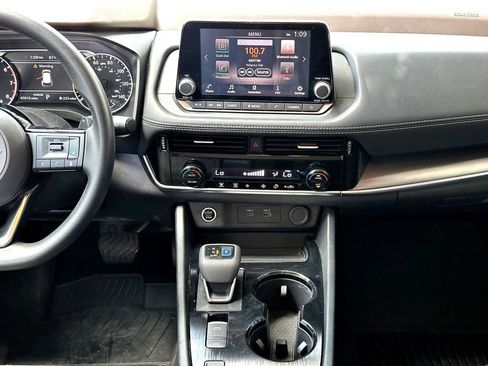 Used 2021 Nissan Rogue SV FWD image 27