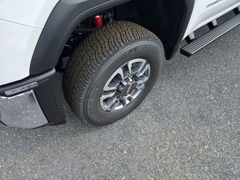 New 2025 GMC Sierra 3500 Pro image 9