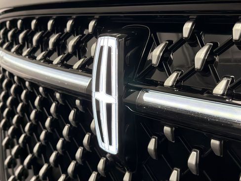 Used 2024 Lincoln Nautilus Reserve image 14