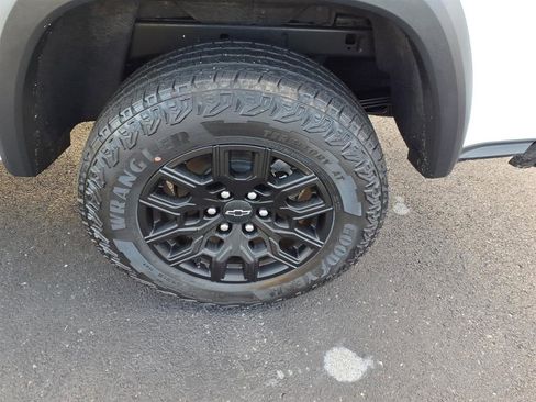Used 2024 Chevrolet Colorado Trail Boss w/ Technology Package image 7
