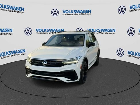 Used 2023 Volkswagen Tiguan SE R-Line FWD image 3