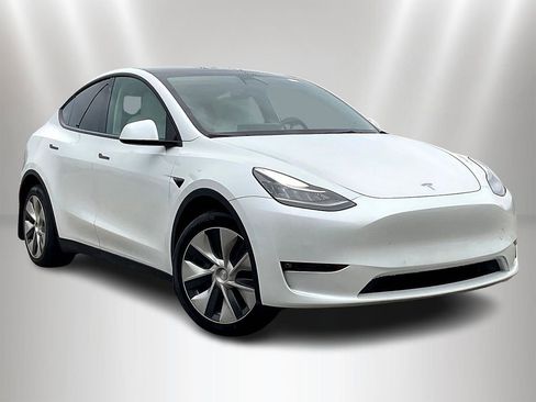 Used 2022 Tesla Model Y Long Range AWD/4WD image 3