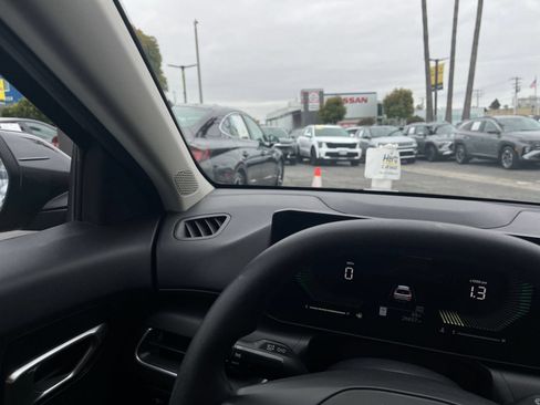 Used 2025 Kia K4 FWD image 35