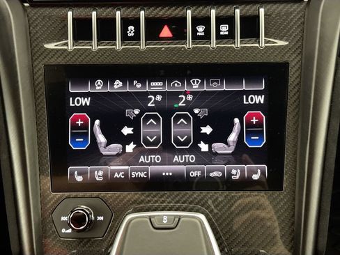 Used 2024 Lamborghini Urus Performante AWD/4WD image 16