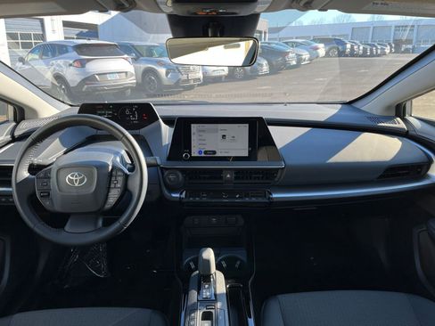 Used 2025 Toyota Prius LE image 31