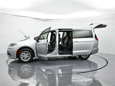New 2026 Chrysler Pacifica Select image 44