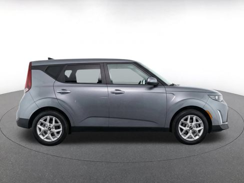 Used 2025 Kia Soul LX w/ LX Technology Package FWD image 9