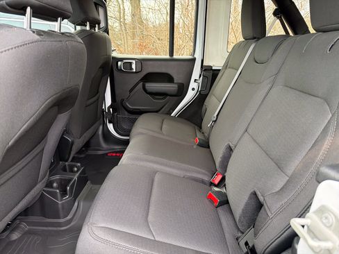 Used 2023 Jeep Wrangler Unlimited Willys AWD/4WD image 9