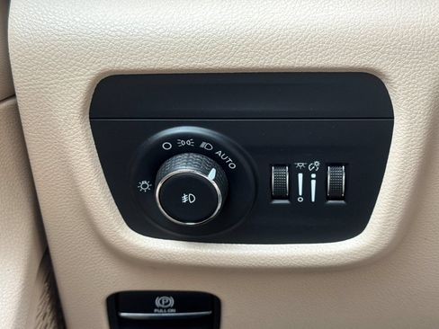 Used 2024 Jeep Grand Cherokee Limited AWD/4WD image 33