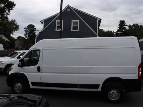 Used 2025 RAM ProMaster 2500 w/ Convenience Group FWD image 2