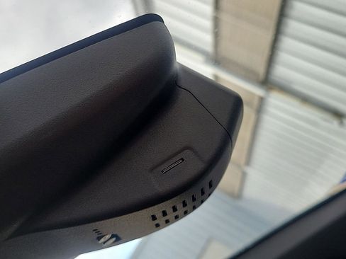 Used 2019 Toyota C-HR XLE image 16