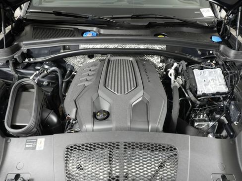 New 2026 Porsche Macan image 40