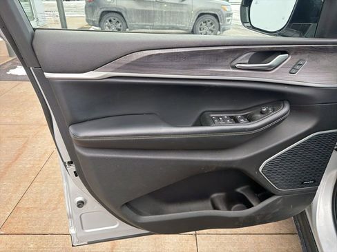 Used 2021 Jeep Grand Cherokee L Limited image 16