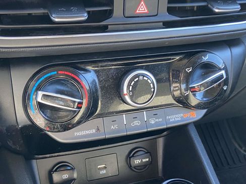 Used 2023 Hyundai Kona SE image 17