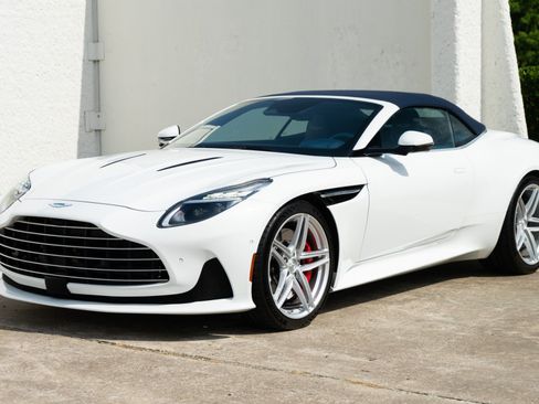 Used 2025 Aston Martin DB12 Convertible RWD image 2