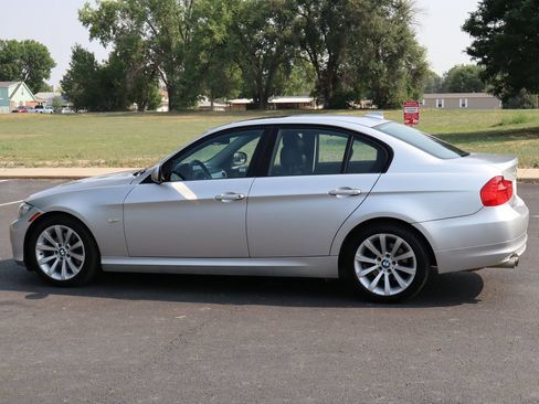 Used 2011 BMW 328i xDrive Sedan AWD/4WD image 8