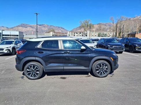 Used 2023 Chevrolet TrailBlazer ACTIV w/ Convenience Package image 2