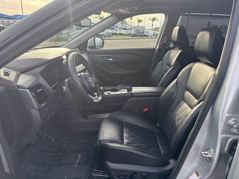 Used 2023 Nissan Rogue Platinum w/ Platinum Premium Package image 19