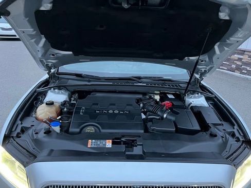 Used 2018 Lincoln Continental Premiere image 21