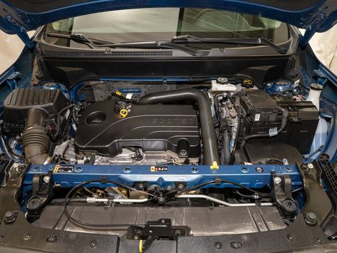 Used 2024 GMC Terrain SLE w/ Driver Convenience Package image 19