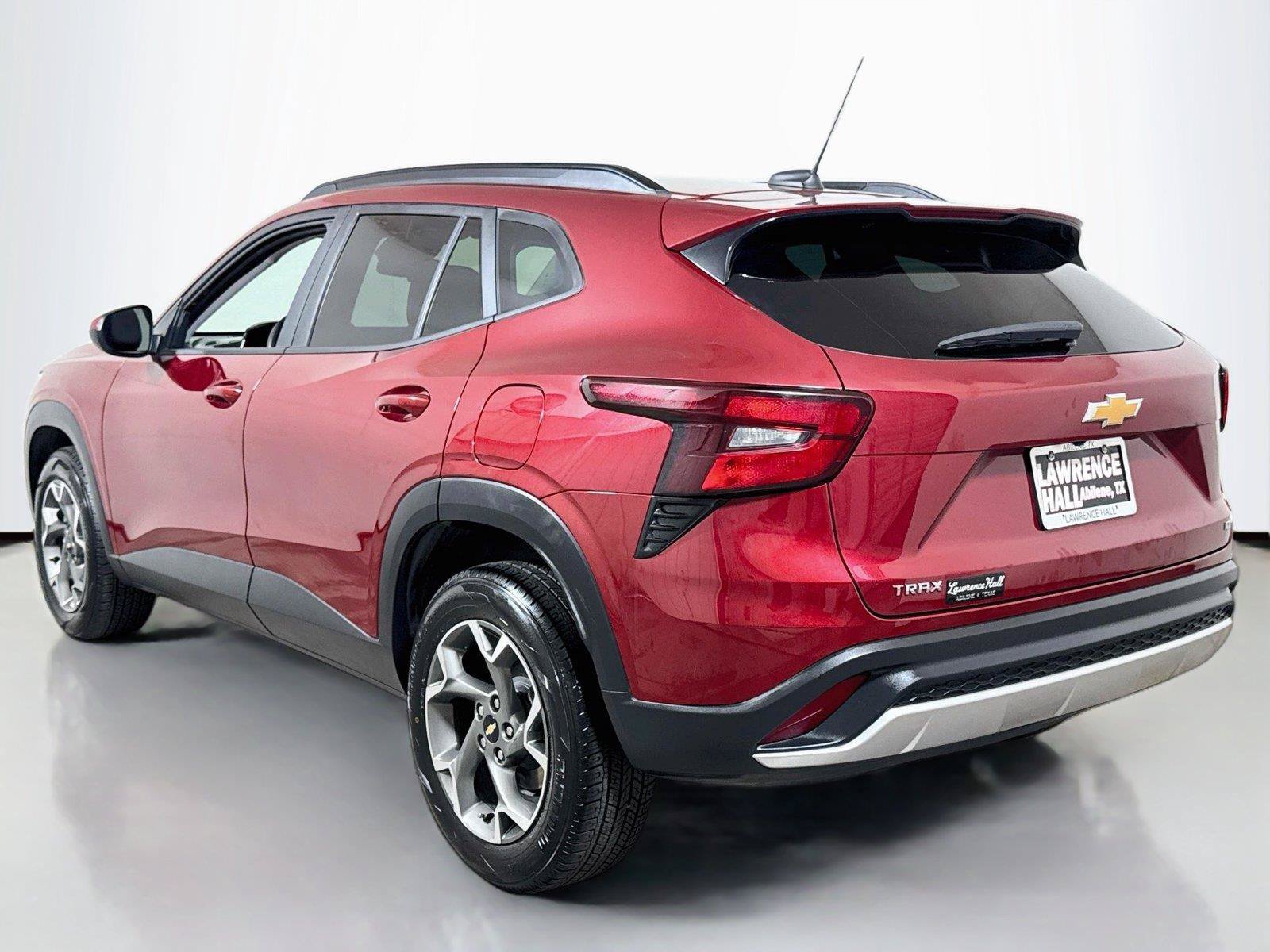 Used 2025 Chevrolet Trax LT FWD image 6