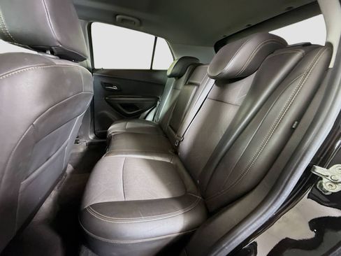 Used 2020 Chevrolet Trax LT w/ LT Convenience Package image 25