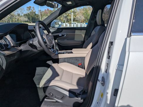 New 2026 Volvo XC90 B6 Ultra w/ Protection Package AWD/4WD image 2
