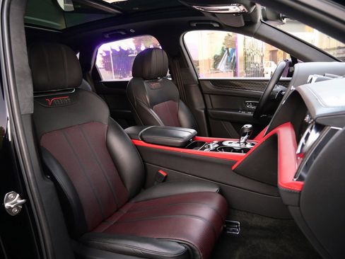 Used 2020 Bentley Bentayga image 25
