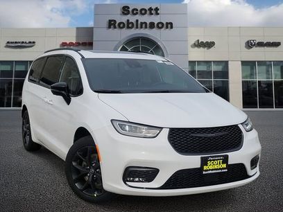 New 2026 Chrysler Pacifica Limited w/ S Appearance Package