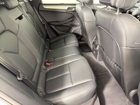 Certified 2026 Porsche Macan AWD/4WD image 29