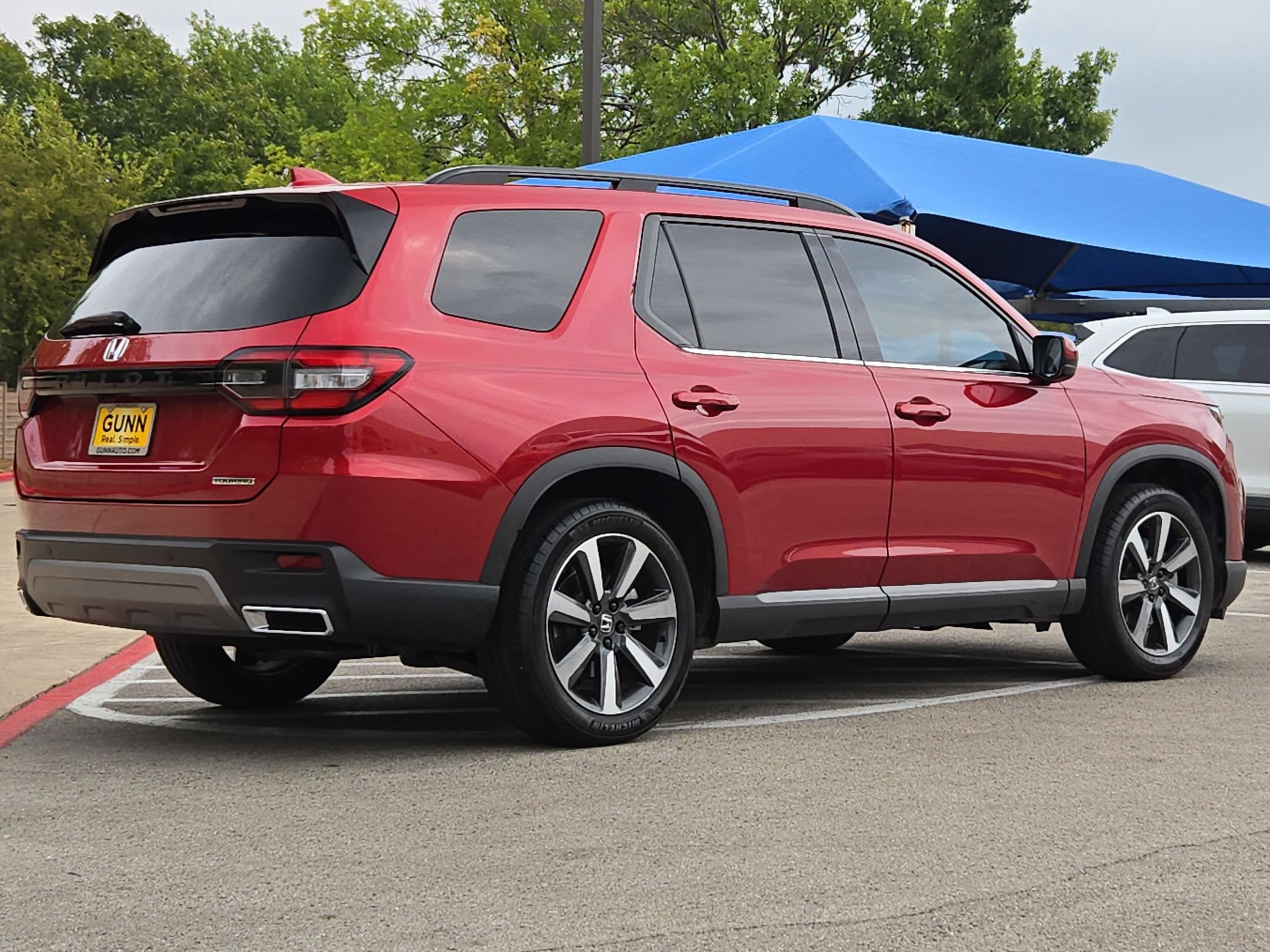 Certified 2024 Honda Pilot Touring image 3