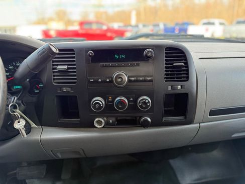 Used 2011 Chevrolet Silverado 1500 W/T image 17