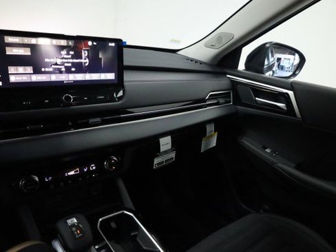 New 2025 Mitsubishi Outlander SE image 12