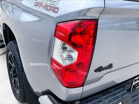 Used 2020 Toyota Tundra SR5 w/ SR5 Upgrade Package AWD/4WD image 28