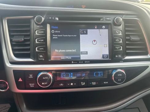 Used 2017 Toyota Highlander Limited image 18