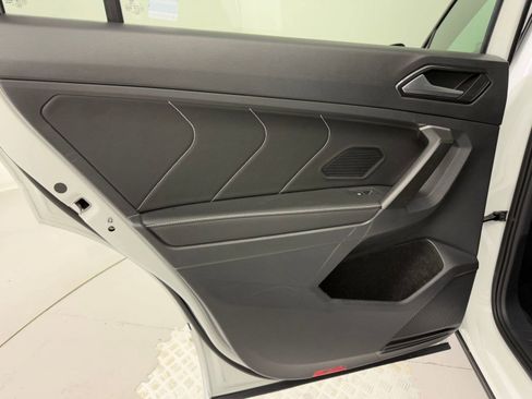 Used 2024 Volkswagen Tiguan SE R-Line image 27