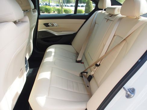 Used 2021 BMW 330i Sedan w/ Premium Package image 20