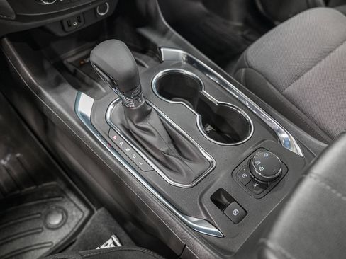 Used 2022 Chevrolet Traverse LT image 23