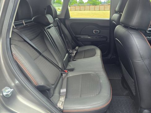Used 2018 Kia Soul ! FWD image 17