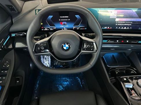 Used 2025 BMW 530i xDrive image 13