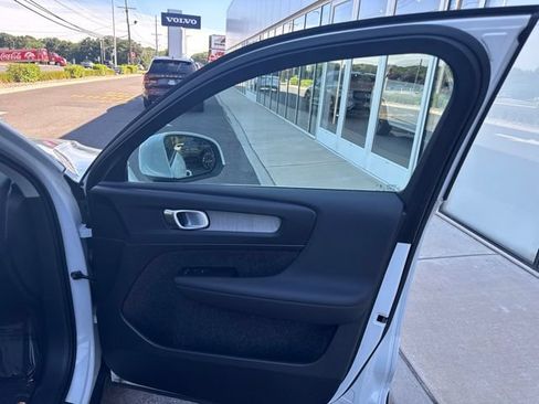 Certified 2025 Volvo XC40 B5 Plus AWD/4WD image 14