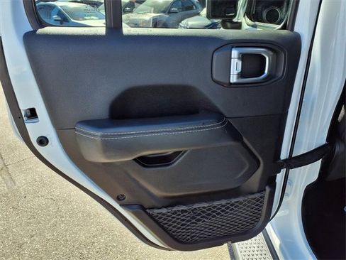 Used 2023 Jeep Gladiator Overland image 8