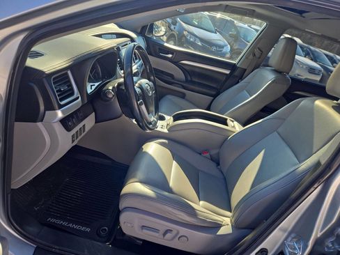 Used 2018 Toyota Highlander XLE image 16