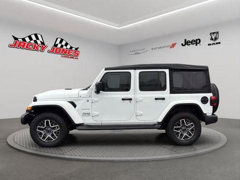 Used 2024 Jeep Wrangler Sahara image 3