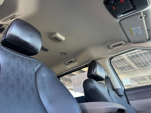 New 2026 Kia Carnival EX image 19