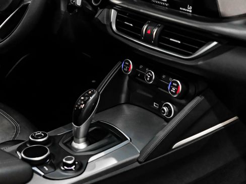 Used 2018 Alfa Romeo Stelvio Ti AWD/4WD image 25