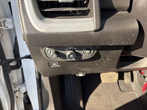 Used 2019 GMC Terrain SLT image 17