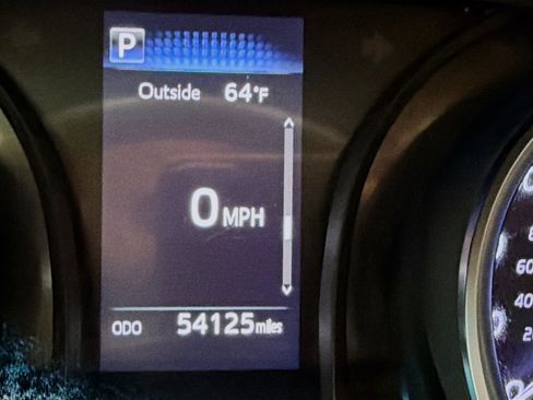 Used 2018 Toyota Camry SE FWD image 8