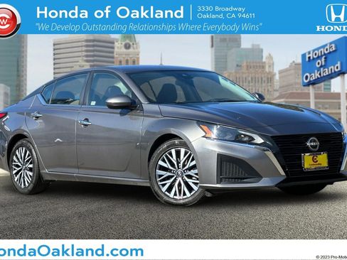 Used 2023 Nissan Altima 2.5 SV image 1